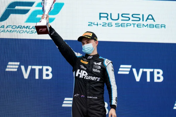 FOR SOCIALS21 oscar piastri claims feature race victory and extends championship lead
